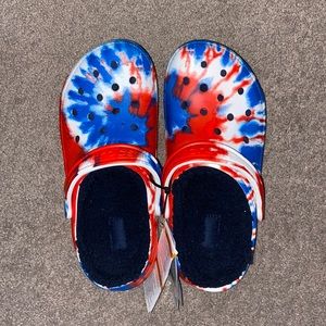 Tie dye crocs with fur inside